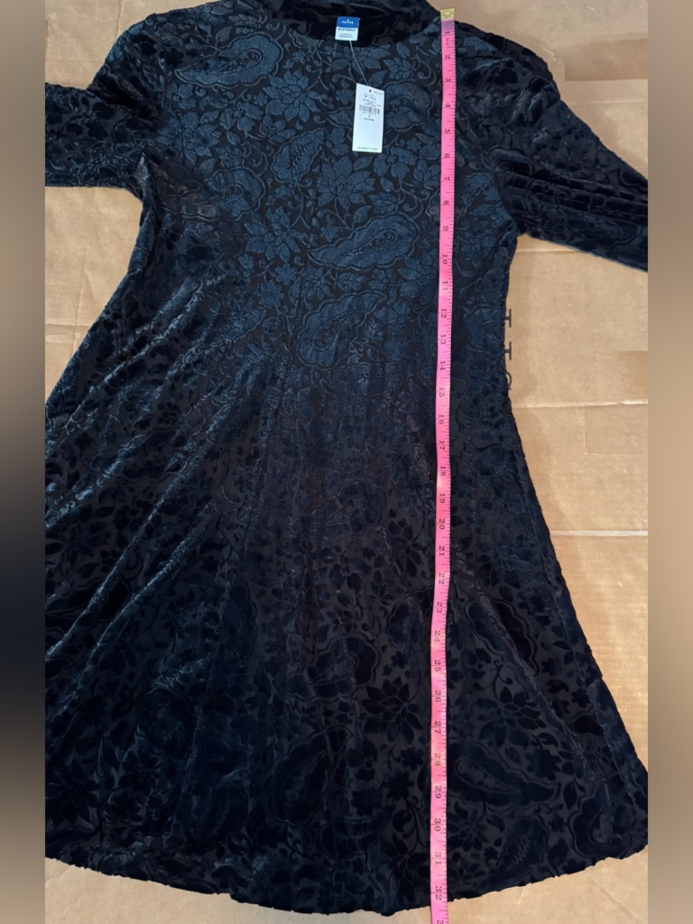Old Navy Petite Long-Sleeve Velour Mini Dress - Picture 13 of 14